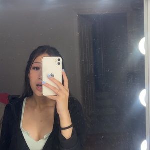 Meet your Posher, Mia